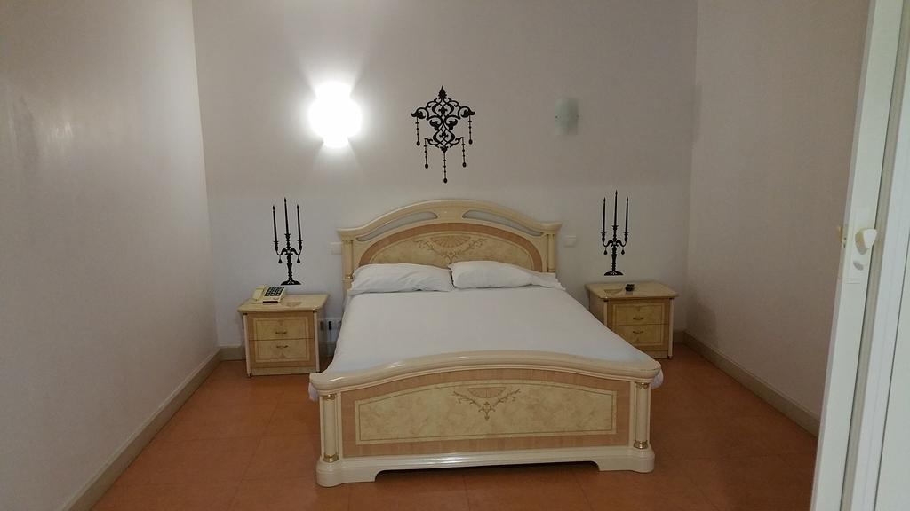 Appart'Hotel Bellevue Thermes De La Reine Bagnères-de-Bigorre Buitenkant foto