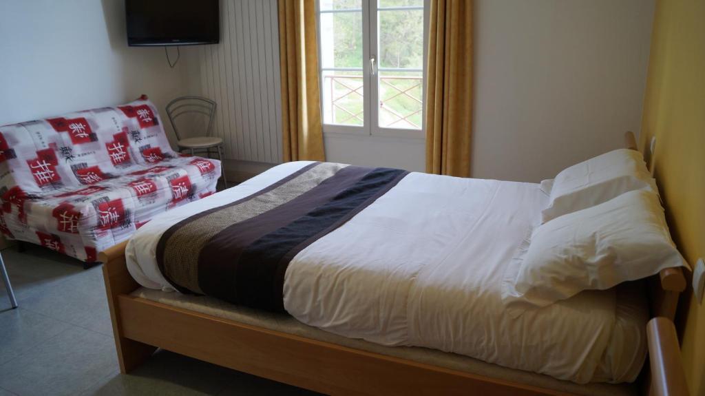 Appart'Hotel Bellevue Thermes De La Reine Bagnères-de-Bigorre Kamer foto